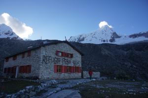 The Refugio Peru with Nevado Pisco rising in the distance.